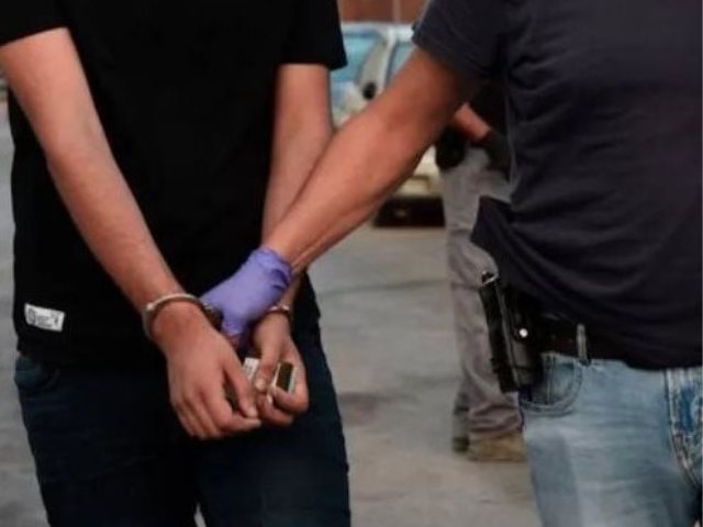 מעצר חשוד (ארכיון). צילום: דוברות המשטרה