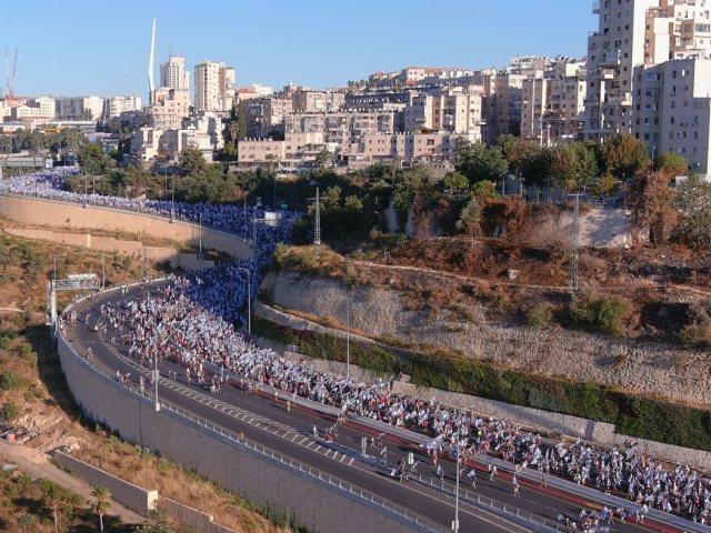 שיירת המפגינים נכנסת לירושלים במחאה נגד הרפורמה המשפטית. צילום: דרור גלבוע - Dror Gilboa