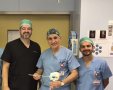 בכירי המחלקה מציגים את הפיתוח החדשני | מקור: שערי צדק
