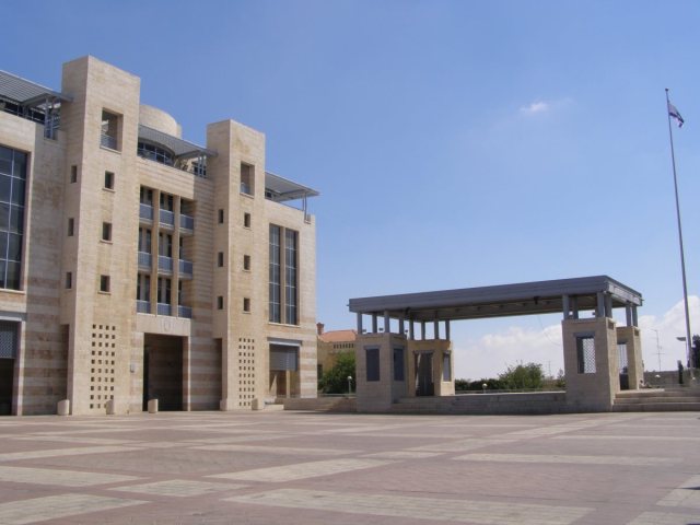 עיריית ירושלים בכיכר ספרא. צילום: Daniel Baránek via Wikipedia