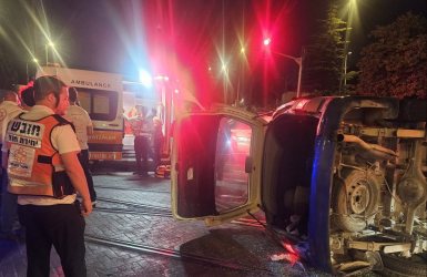 הרכב ההפוך בזירה | איחוד הצלה