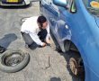 גלגלים של עשיה: כשחבר המועצה מחליף גלגל לחבר שנתקע