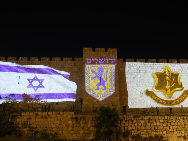 הסמלים על החומות | ארנון בוסאני