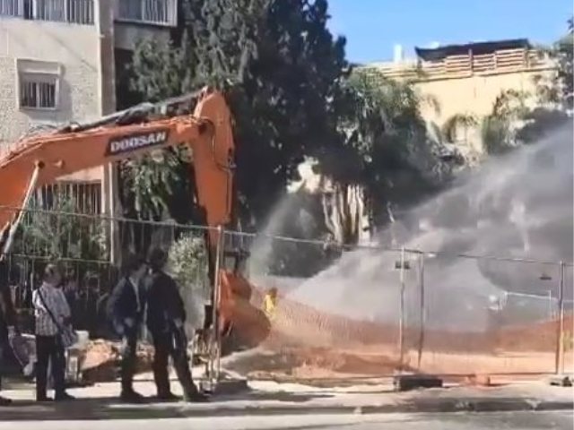 צינור המים שהתפוצץ ברחוב בר אילן. פרסום לפי סעיף 27א לחוק זכויות יוצרים