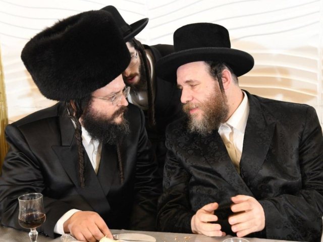 הרב ישראל לוין עם הרב יעקב מרדכי הגר. המצלם